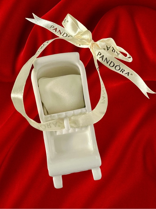NEW Pandora 2014 Limited Edition Unforgettable Moments Porcelain Sleigh Ornament main image 6